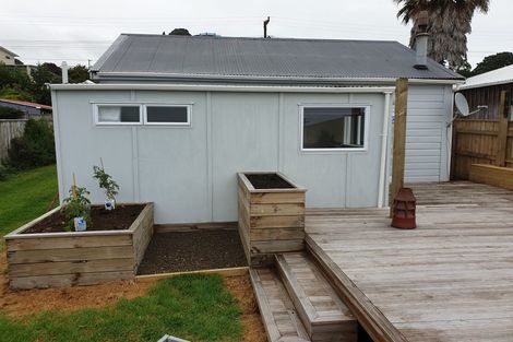 Photo of property in 6 Harbour Street, Moturoa, New Plymouth, 4310