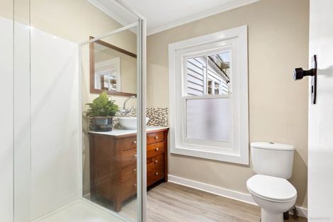 Photo of property in 5 Pine Street, New Lynn, Auckland, 0600