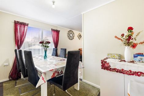 Photo of property in 4 Backhurst Grove, Massey, Auckland, 0614