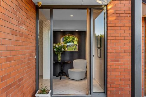 Photo of property in 100 Gardiners Road, Harewood, Christchurch, 8051