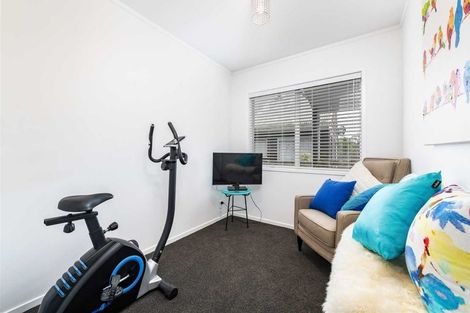 Photo of property in 2/25 Lucinda Place, Glen Eden, Auckland, 0602