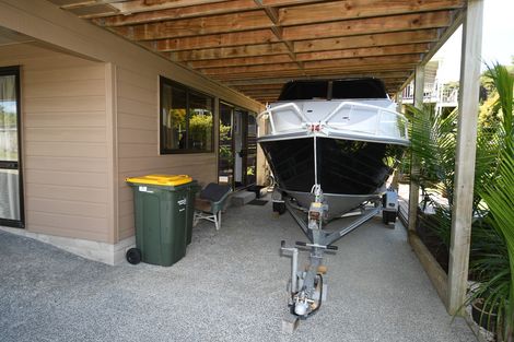 Photo of property in 10 Brampton Road, Snells Beach, 0920