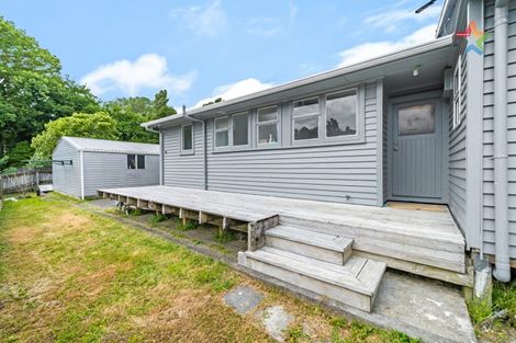 Photo of property in 14 Young Grove, Stokes Valley, Lower Hutt, 5019