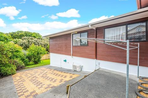 Photo of property in 35 Pinewood Grove, Botany Downs, Auckland, 2010