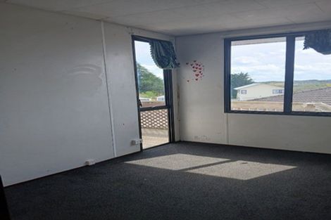 Photo of property in 15 Kopara Place, Clendon Park, Auckland, 2103