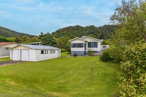 Photo of property in 60 Kent Street, Picton, 7220