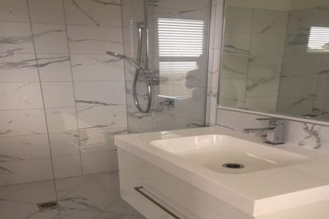 Photo of property in 42 Vinistra Road, Kumeu, 0810