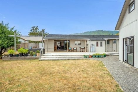 Photo of property in 25 Kanawa Street, Waikanae, 5036