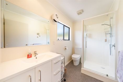 Photo of property in 25a Pinehaven Road, Pinehaven, Upper Hutt, 5019