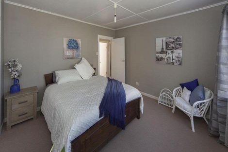 Photo of property in 50 Hobsonville Road, West Harbour, Auckland, 0618