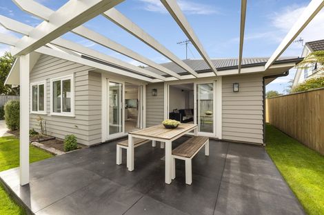 Photo of property in 742 Main Street, Palmerston North, 4414