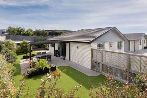 Photo of property in Waterview Estate, 30/4 Greystone Place, Omokoroa, 3114