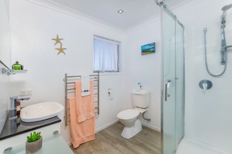 Photo of property in 17 Papaka Road, Ngunguru, Whangarei, 0173