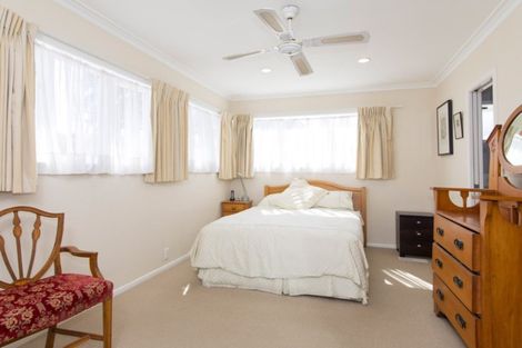 Photo of property in 21 Gladstone Road, Northcote, Auckland, 0627