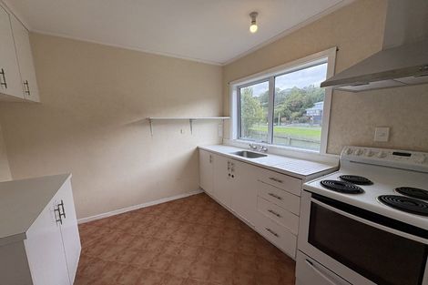 Photo of property in 16 Wagon Road, Stokes Valley, Lower Hutt, 5019