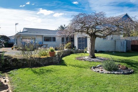 Photo of property in 60 Shrimpton Road, Haumoana, 4102