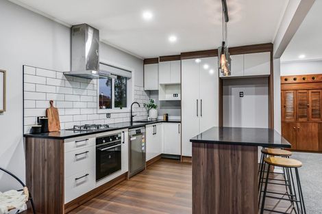 Photo of property in 1 Kingsway Crescent, Forest Lake, Hamilton, 3200