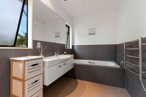 Photo of property in 29 Kennedy Avenue, Forrest Hill, Auckland, 0620