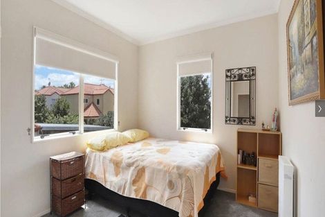 Photo of property in 1 Stolford Crescent, New Lynn, Auckland, 0600