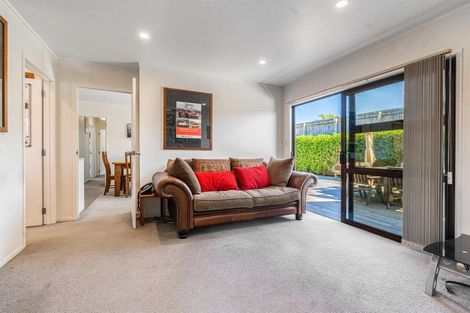 Photo of property in 563 Great South Road, Rosehill, Papakura, 2113