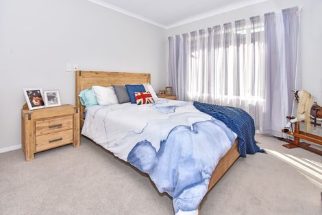 Photo of property in 69 Riverton Drive, Randwick Park, Auckland, 2105