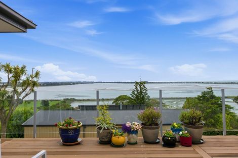 Photo of property in 20 Maffeys Road, Mount Pleasant, Christchurch, 8081