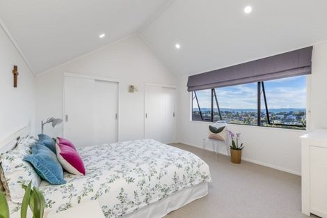 Photo of property in 52 Waiora Road, Stanmore Bay, Whangaparaoa, 0932