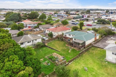 Photo of property in 302 Lincoln Road, Henderson, Auckland, 0610