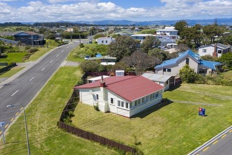 Photo of property in 19 Nash Parade, Foxton Beach, Foxton, 4815