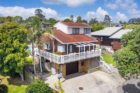 Photo of property in 1/22 Bronzewing Terrace, Unsworth Heights, Auckland, 0632