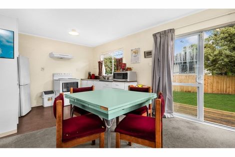 Photo of property in 12a Hinton Place, Weymouth, Auckland, 2103