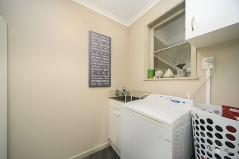 Photo of property in 2 Pukatea Place, Milson, Palmerston North, 4414