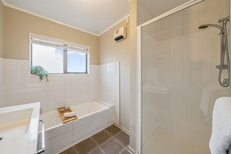 Photo of property in 26 Woolwich Close, Whitby, Porirua, 5024