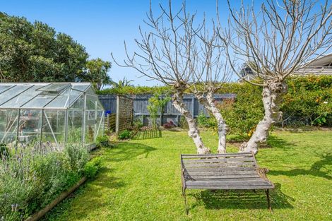 Photo of property in 124 Pacific Parade, Army Bay, Whangaparaoa, 0930