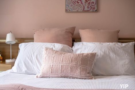 Photo of property in 18 Colchester Crescent, Newlands, Wellington, 6037