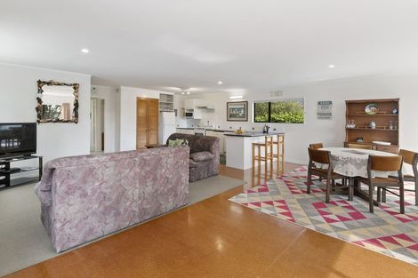 Photo of property in 2 Sand Dune Grove, Waikawa Beach, Levin, 5573