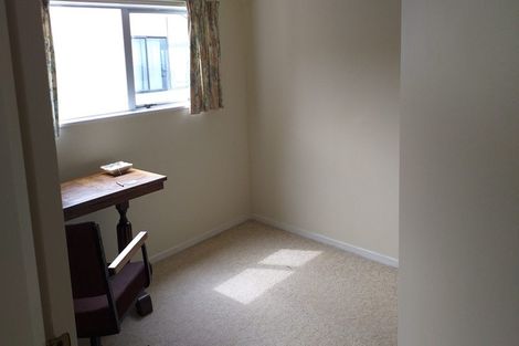 Photo of property in 2b Sunhaven Drive, Newlands, Wellington, 6037