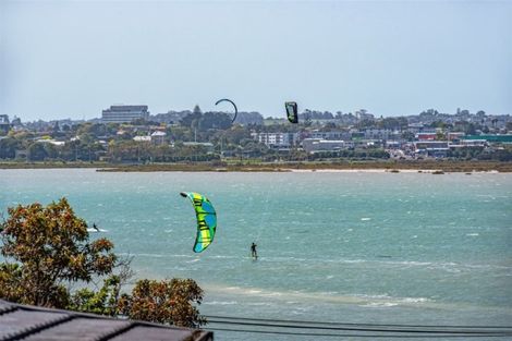 Photo of property in 1/8 Lansdowne Street, Bayswater, Auckland, 0622