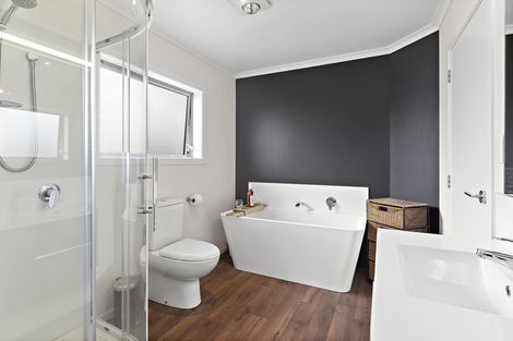 Photo of property in 1 Routhan Way, Carterton, 5713