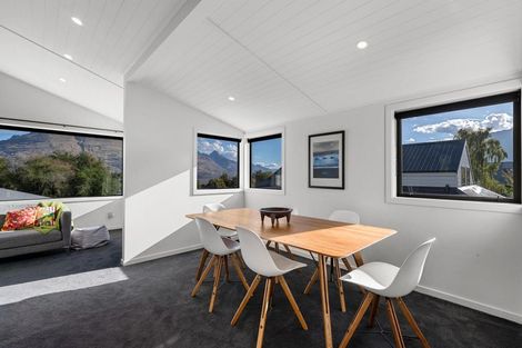 Photo of property in 23 Cedar Drive, Kelvin Heights, Queenstown, 9300