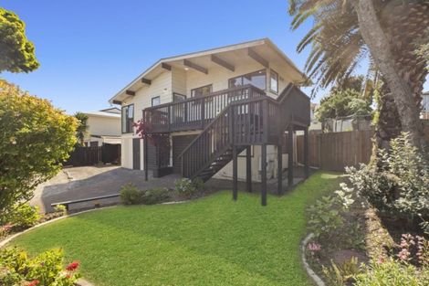 Photo of property in 54 Everglade Drive, Goodwood Heights, Auckland, 2105