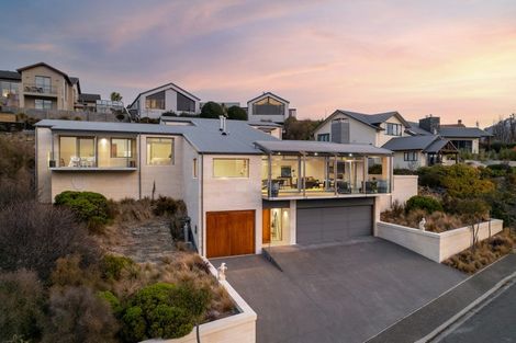 Photo of property in 4 Elizabeth Place, Kelvin Heights, Queenstown, 9300