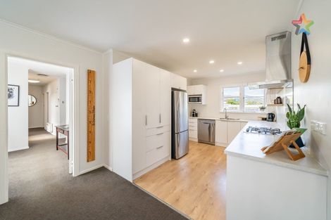 Photo of property in 33 Russell Road, Wainuiomata, Lower Hutt, 5014