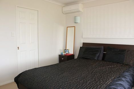 Photo of property in 28 Black Teal Close, Unsworth Heights, Auckland, 0632