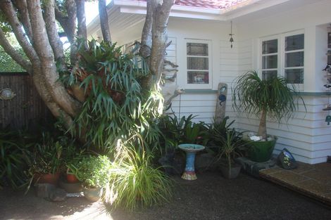 Photo of property in 92 Ngataringa Road, Devonport, Auckland, 0624