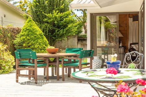 Photo of property in 1 Bathurst Street, Silverstream, Upper Hutt, 5019