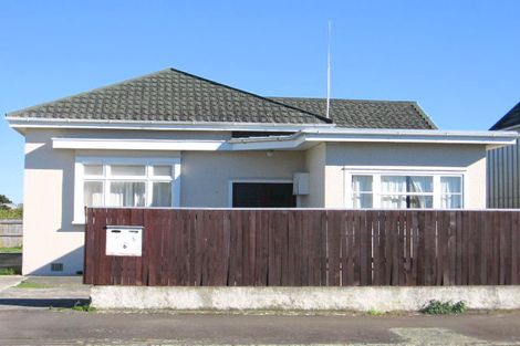 Photo of property in 6 Pirie Street, Palmerston North, 4410