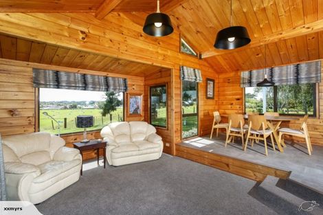 Photo of property in 42 Karioitahi Road, Waiuku, 2683