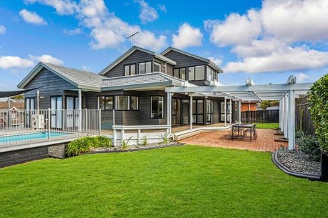 Photo of property in 3 Glucina Avenue, West Harbour, Auckland, 0618