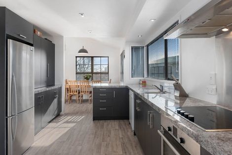 Photo of property in 8 Taurus Place, Kawaha Point, Rotorua, 3010